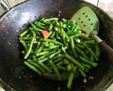 Foto langkah ke 4 dari resep Tumis Kacang Panjang Paling Simple + Enak.