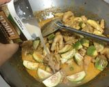 รูปขั้นตอนการทำที่ 3 ของ “แกงไก่ใส่มะเขือ”