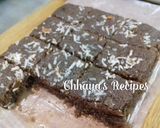 चाॅकलेट कोकोनट बर्फी (chocolate coconut barfi recipe in marathi) रेसिपी स्टेप 4 फोटो 