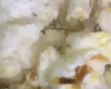 A picture of step 3 of Stove top salty buttery popcorn.