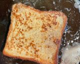 Gambar langkah 3 resipi Cinnamon French Toast.