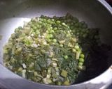 A picture of step 2 of Green pav bhaji.