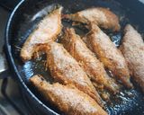 A picture of step 8 of Surmai and bangda fried fish.