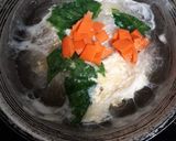 รูปขั้นตอนการทำที่ 1 ของ ต้มวุ้นเส้นไข่น้ำ🥕🥚🥬