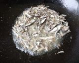 Foto langkah ke 1 dari resep Sambel bawang ikan asin.