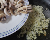 Foto del paso 5 de la receta: Rollo de patata al horno relleno de carne y champiñones