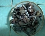Hình bước làm 1 của món Ếch xào sả