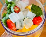 Hình bước làm 2 của món 🌱 Smoothie Trái Cây Hạt Chia Vị Bạc Hà