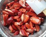 A picture of step 6 of Strawberry Pie.