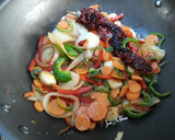 Foto del paso 1 de la receta: Salteado de verduras con patatas, huevos y chorizo