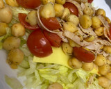 Foto del paso 4 de la receta: Ensalada de garbanzos, pavo, cherry y queso