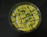 A picture of step 8 of Poha dhokla.