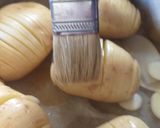 Foto del paso 4 de la receta: Papas hasselback con mayonesa casera