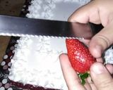A picture of step 9 of Strawberries cake.