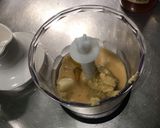 Une image de l'étape 2 de Sauce moutarde, ail et truffe noire.