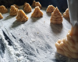 Foto del paso 5 de la receta: Croquembouche (masa choux y crema pastelera)