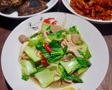 Foto langkah ke 5 dari resep Tumis bokcoy jamur tiram.