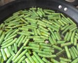 Foto del paso 2 de la receta: Pollo en verde con ejotes