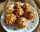 A picture of step 3 of Murmura laddu.