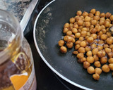 Foto del paso 2 de la receta: Garbanzos con soja, miel y jengibre en ensalada