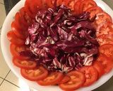 Une image de l'étape 4 de Salade de tomates, trevisana, feta et dulce sauce olive, ciboulette.