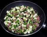 Foto del paso 2 de la receta: Tortilla de calabacín, espárragos y jamón