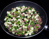 Foto del paso 2 de la receta: Tortilla de calabacín, espárragos y jamón