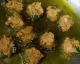 A picture of step 2 of Punjabi kadhi pakode.