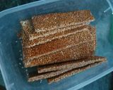 तिल गुड की चिक्की (Till Gud ki chikki recipe in Hindi) रेसिपी चरण 7 फोटो