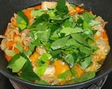 รูปขั้นตอนการทำที่ 4 ของ แกงกะทิหมูชะมวง