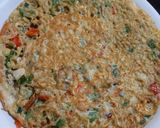 A picture of step 4 of Omelette noodle pizza.