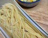 Foto del paso 1 de la receta: Spaghetti a la trufa con pasas y huevo