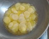 Foto langkah ke 2 dari resep Kentang masak kecap.