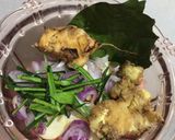 Foto langkah ke 1 dari resep Tumis cumi & teri asin dengan bunga kecombrang.