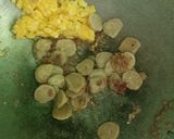 Foto langkah ke 4 dari resep Nasi Goreng Bakso 🍴.