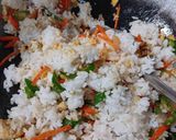 Foto langkah ke 3 dari resep Nasi Goreng Nanas.