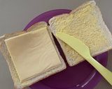 Gambar langkah 1 resipi Roti cheese bakar super simple.
