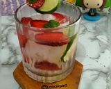Foto langkah ke 3 dari resep Es Nata de Coco Strawberry Mommylicious.
