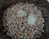 Foto langkah ke 2 dari resep Kacang Bawang Renyah Gurih.