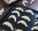 Foto del paso 3 de la receta: Medialunas con crema pastelera🤤