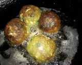 A picture of step 2 of Palak paneer kofta.
