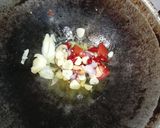 Foto langkah ke 2 dari resep Tumis Kangkung Saos Tiram.