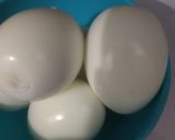 Foto del paso 1 de la receta: Nueva forma de hacer huevos duros con queso y salchichas
