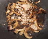 Foto del paso 3 de la receta: Solomillo de ternera al horno en salsa cremosa de champiñón y pasta