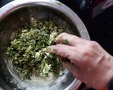 A picture of step 3 of Kumbhania Bhajia.