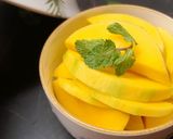 Hình bước làm 5 của món Cơm nhà có món gà và có nhiều hoa