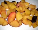 Foto del paso 1 de la receta: Postre tibio con ciruelas flambeadas