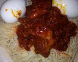 A picture of step 1 of Taliya da kwai da naman kaxa.
