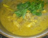 Foto langkah ke 5 dari resep Ayam Kemangi Bumbu Kuning.