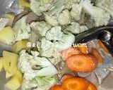 Foto langkah ke 2 dari resep Sop kembang Kol Bakso.
